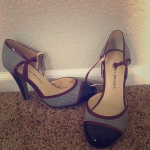 Black/white plaid w/ red lining strap heels. Sz 7